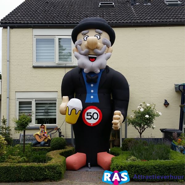 abraham-cartoon-4-5-meter-productfoto-buiten abraham-pop-huren-groot